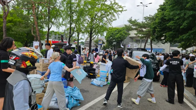 전국의 국민들께서 1800박스 규모의 후원 품목 보내주셨습니다.

물자풍족하고 평화기조도 만들어져 있습니다

필요한 건 하나 

사람입니다.


