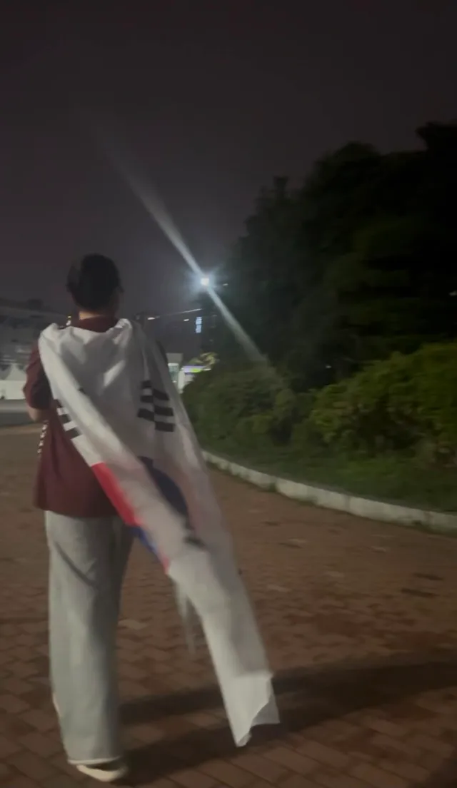 새벽 2시에 출근 완료했습니다!!
내일 오전 10까지 다들 푹 쉬시며 체력보충 하시길🥹🇰🇷❤️