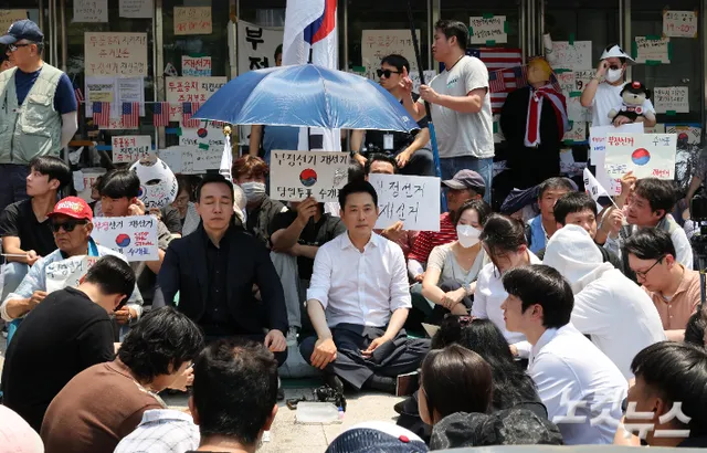 사전투표 없애면 해결될까…'참정권 확대'와 충돌하는 폐지론

"상황이 여러 가지로 (사전투표 도입) 당시와 달라졌기 때문에 지금쯤 한 번 전면적