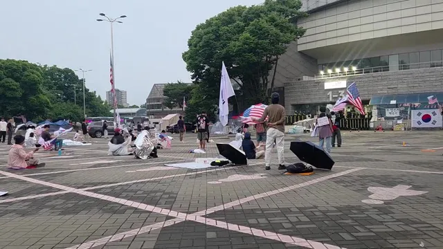 올공 5시40분경 
걱정되는 마음에 혼자서 구호 외치면서 밤을 새울 줄이야..
모든 애국자분들 화이팅🥰
