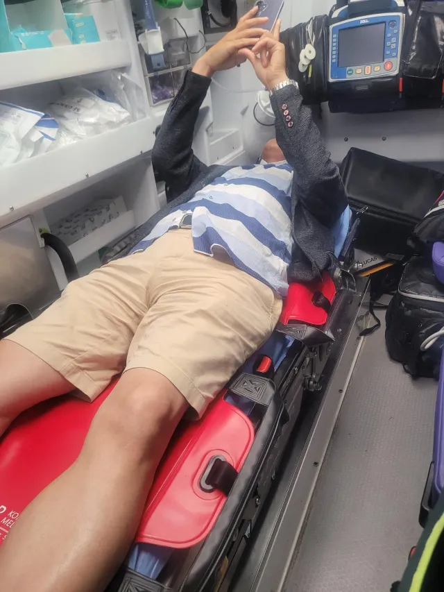 어제 21시 올공 근처 방송 진행 중 대략 23시 지나면서 복통이 시작되었지만 한 손으로 아픈 배 꾹 누르고 자정까지 겨우 마치고, 다시 올공 