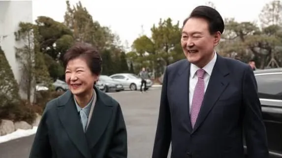 요즘 긁우들 긁포인트
홍명보 지네편임
배재고 지네편임
사진은 노래제목이 사진제목