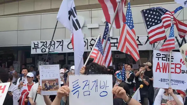 AM 10:10
2-1 게이트 현재 상황
뒤로는 KBS MBN OBS 연합뉴스 뉴데일리 아시아투데이 등 기자들 취재 엄청 와있어요