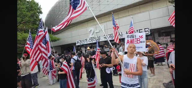 아니 이게 맞는거에요?
진짜 보고 있는데 너무 기괴합니다.
