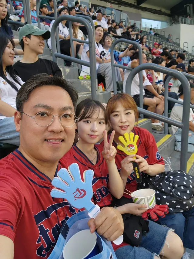 잠실야구장에서 롯데-두산전

연장전까지 가는 접전 끝에 롯데 자이언츠 승리로 마무리...

어쩔 수 없이 잠실새내(예전에는 신천이였는데...)에