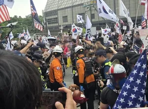 [속보] 국조특위 방문 앞두고 잠실 개표소 앞 시위 참가자 간 충돌

[속보] 국조특위 방문 앞두고 잠실 개표소 앞 시위 참가자 간 충돌