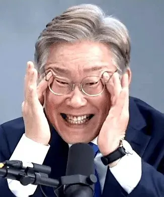 대한민국에 진보 좌파는 없습니다.

공산주의 반국가세력이 있을 뿐입니다.

이들은 대한민국을 공산화하여, 중국의 속국으로 만들고 싶어합니다.