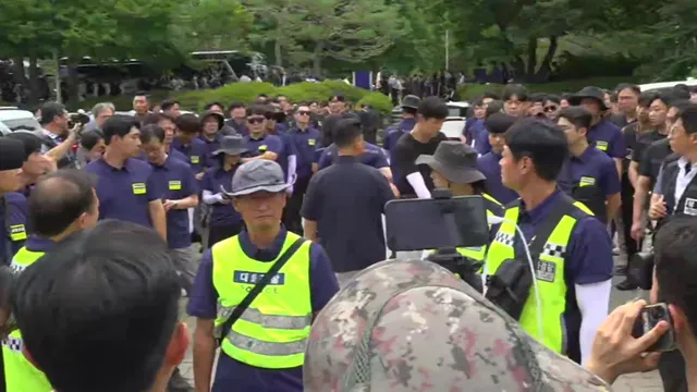 [속보] 국조특위, 서울 올림픽공원 개표소 도착...현장검증

국조특위, 서울 올림픽공원 개표소 도착…현장검증윤상현 위원장 "경찰 브리핑 듣고 