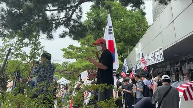 교착상태에서 새로운 상황으로 전환되는 중입니다.

다들 불안하시고, 신경이 날카로워서 큰 목소리가 나오긴 하지만 큰 문제는 없습니다.