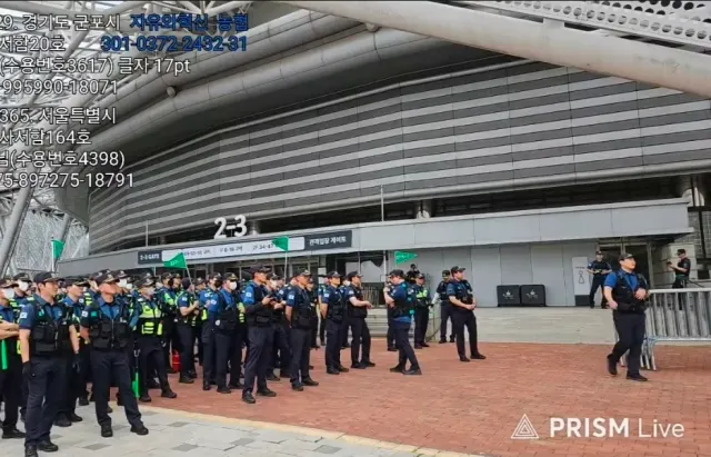 현재 올공 2-3 게이트 앞 기동대
출처 : 바람처럼 tv
주차장쪽은 이보다 더 많은 인원이 대기 중이라고 함