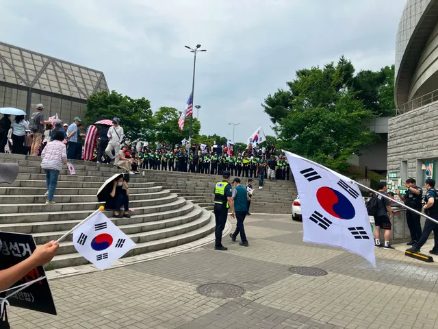 개씨발 1층에서 올라가는 입구랑

2층 2-3부터 앞에 막아놨노 ㅋㅋㅋㅋㅋㅋㅋ

안쪽에 가운데랑 끝쪽도 막아놓은듯 ;;;;
