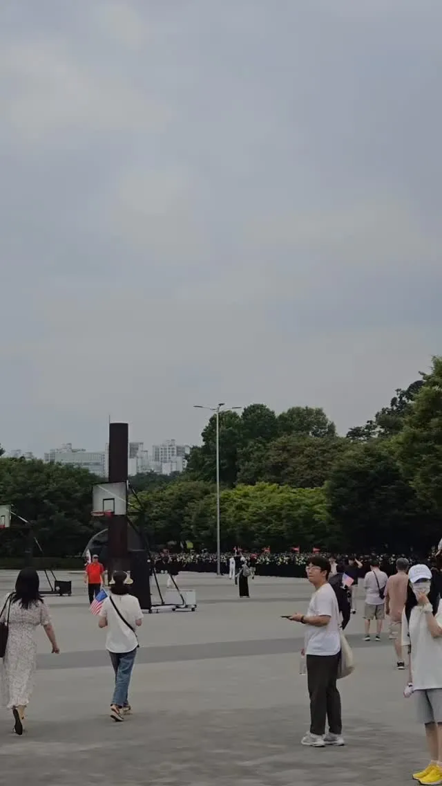 실시간 올공에 경찰 출동...
경찰 수가 이게 맞냐고요..;
에바잖아 ㅆ

진짜 직장인들 출근한 시간에 맞춰 이러는거
개약았다 진심ㅂㄷ