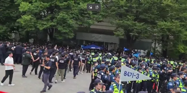 2-2로 진입 하네요.. 대화 한번 못해보고 이렇게.. 저희가 무엇을 위해 지금까지 이렇게 자리 지키고 있던거에 대해선 정부와 언론은 궁금하지 