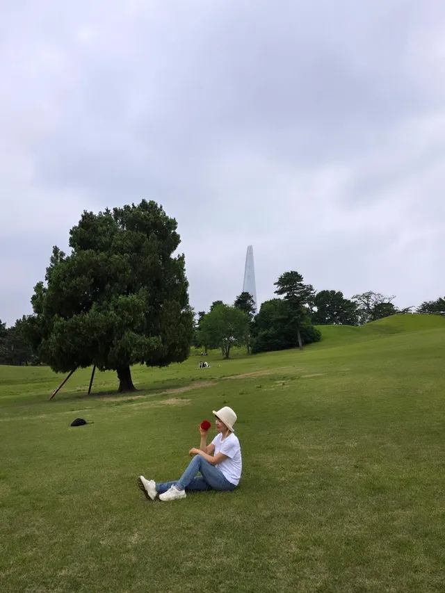🌳🌳🌳

26년5월27일

#올림픽공원 
#나홀로나무
 

울적하고 
답답할땐

산 ⛰️ 대신
올림픽공원이 있어 
다행이다♡

막  걸어도