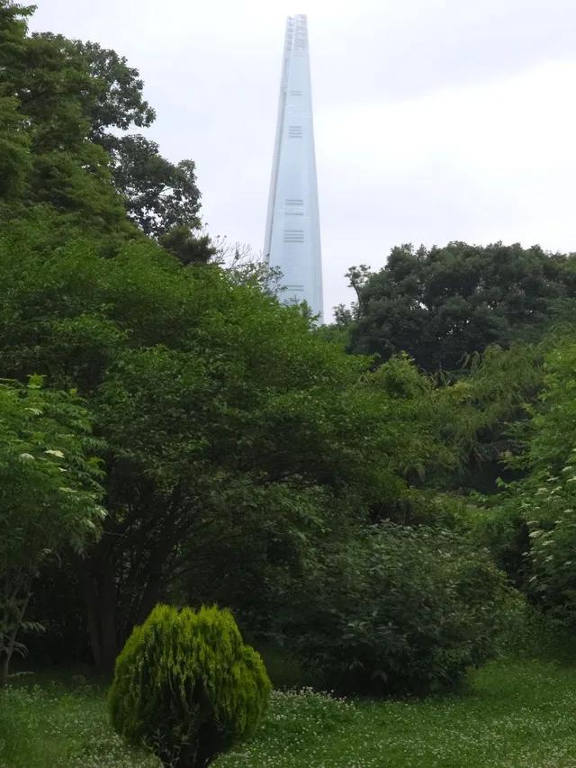 🌳🌳🌳

26년5월27일

#올림픽공원 
#나홀로나무
 

울적하고 
답답할땐

산 ⛰️ 대신
올림픽공원이 있어 
다행이다♡

막  걸어도