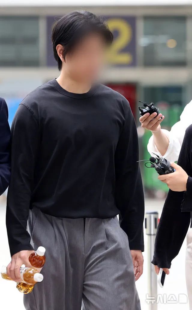 '잠실 개표소 시위' 경찰 폭행 혐의 20대 남성 구속심사

[서울=뉴시스] 조성우 기자 = 잠실 개표소 봉쇄 시위 초반 현장에서 근무 중이던 
