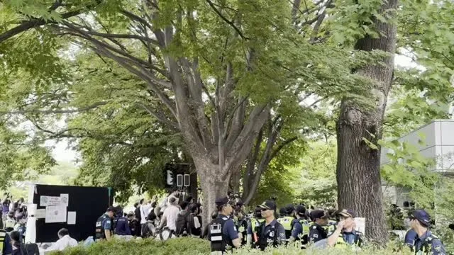 나라가 진짜 개탄스럽다

좋든 싫든 내 나라니까.
별 ㅈ같은 악법들이 통과되고 매국노가 대통령을 해도 알고싶지 않은 사람 반대위해 반대 하는사람