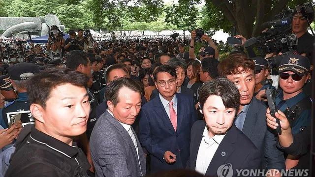 잠실개표소 봉쇄 뚫은 국조특위, 법적 책임 쟁점 남았다

국조특위가 잠실개표소 봉쇄 27일 만에 현장검증을 진행했지만 투표함은 그대로 남아 집회