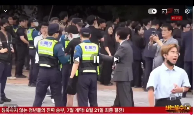 방금 뉴스 보는데 와 개 화난다 ㅠㅠ
시민 끌고 가고 있어 국회의원이 말려도 끌고 가고 있네
이거 우리나라 맞아??
있다가 일 끝나고 올공 바로