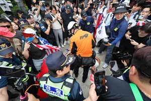 [포토] 국조특위 조사 앞둔 잠실 개표소 '아수라장'

[천지일보=남승우 기자] 2일 서울 송파구 올림픽공원 핸드볼경기장 개표소 앞에서 국조특위