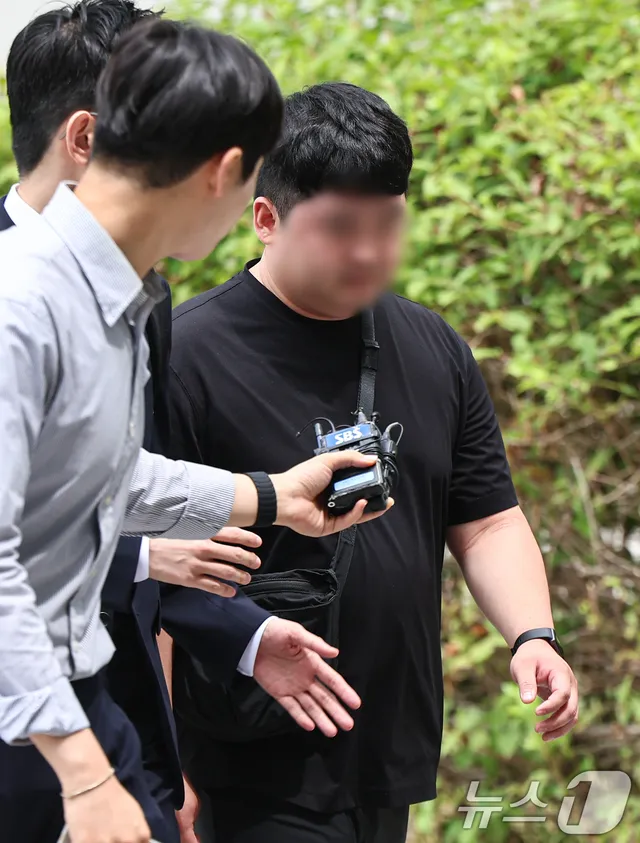 ‘개표소 시위’ 중 경찰관 때린 20대 남성,구속 갈림길

(서울=뉴스1) 김도우 기자 = 6·3 지방선거 투표용지 부족 사태에 항의하며 잠실 
