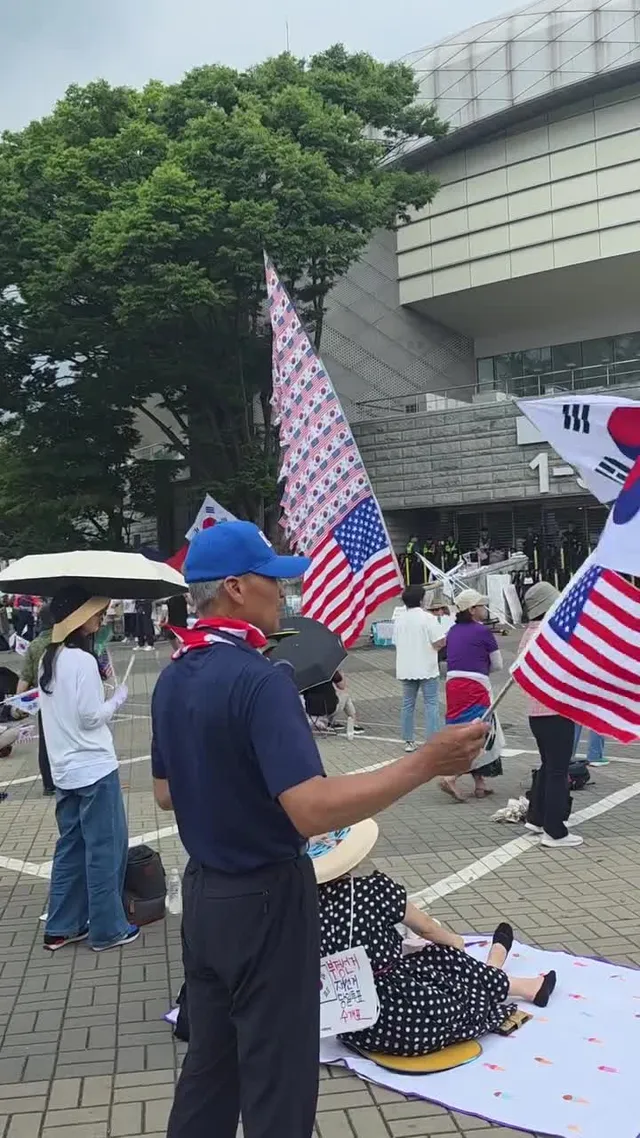 전한길쌤 지금 올공오심
어떤 어르신이 화냄