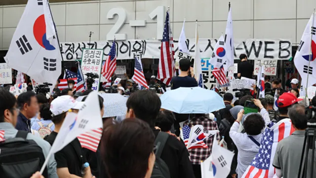 국조특위 잠실 개표소 방문 중 경찰 폭행한 60대 남성 체포

국회 국정조사특별위원회(국조특위)의 잠실 개표소 진입을 막는 과정에서 경찰관을 향