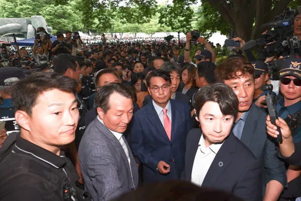 국조특위, '27일 봉쇄' 뚫고 잠실개표소 현장검증…시위·경찰 간 고성도

국회 6·3 지방선거 투표용지 부족 사태 국정조사특별위원회가 2일 경