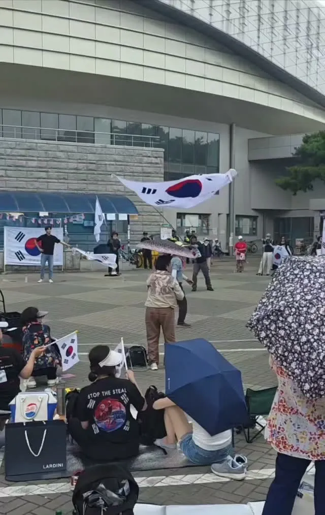 🚨💥상황 종료후 나타난 떠난길💥🚨

웃어⁉️⁉️⁉️⁉️
대단하오 꿀잠 주무셨소??