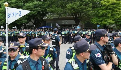 국조특위 잠실 개표소 진입 방해 60대, 경찰 폭행으로 체포

[서울=뉴스핌] 고다연 기자 = 6.3 지방선거 투표용지 부족사태를 조사하는 국회