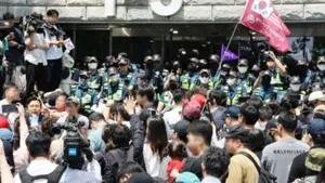 6·3 투표용지 부족사태 국조특위, 잠실 개표소 진입

이번 6·3 지방선거에서 초유의