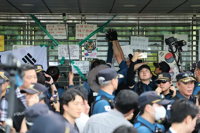 [속보] 국조특위·경찰, 잠실 개표소 내부 진입…봉쇄 27일 만

국회 6·3 지방선거 투표용지 부족 사태 국정조사특별위원회가 2일 경찰의 협조
