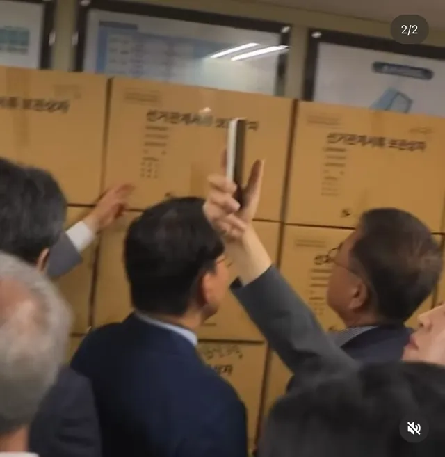투표지 없다며 ㅋㅋㅋㅋ
한 가득이네 ㅋㅋㅋ
준석아 부정선거 아니라며
투표지 있는데도 안 주면 그게 부정이지 부실이냐