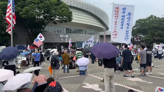 바톤터치하고 집 가는 중🚗

지난번에 왔을 때보다 사람들이 많아서
뿌듯함(?)과 씁쓸함이 공존하더라.
함께 해주시는 분들께 감사하고,
오래 함