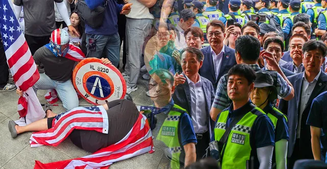 "윤석열 사진 왜!" 국회의원 막다 자기들끼리 싸운 '올공' 시위대

"왜 피켓에 윤석열 대통령님 사진을 붙여요? 일부러 대통령님 욕 먹여요?"