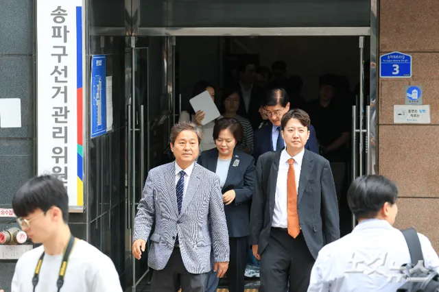 '27일째 봉쇄' 잠실 개표소 열렸다…국조특위 40분간 현장조사

6·3 지방선거 투표용지 부족 사태를 조사 중인 국회 국정조사특별위원회가 현장