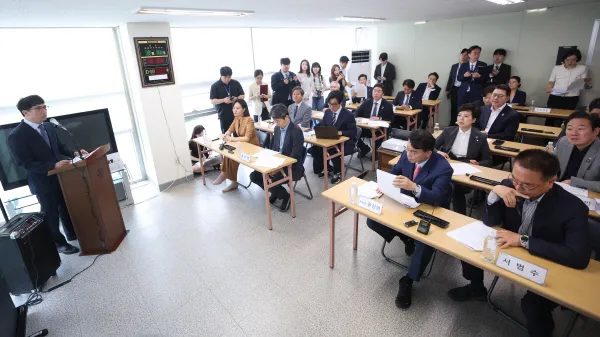 국조특위, 송파선관위 총체적 부실 질타…"국민이 믿겠나"

여야는 2일 초유의 투표 중단 사태가 벌어진 서울 송파구 선거관리위원회 현장조사에서 