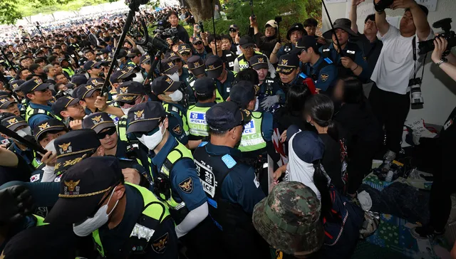“행정 편의주의·특검 대상”… 현장 간 여야 송파선관위 난타전 [선관...

국회 6·3 지방선거 투표용지 부족 사태 국정조사특별위원회는 2일 