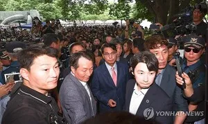 [이슈] 잠실개표소 27일 만에 열려…국조특위 40분 현장검증 마무리

국회 6·3 지방선거 투표용지 부족 사태 국정조사특별위원회가 2일 경찰 