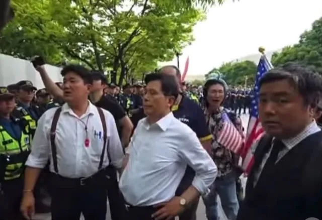 질문!!
오늘 황교안과 자유와혁신 또는 2-1 에이맨들이
한게 뭐가있나요?? 진짜 몰라서 물어봄
황교안은 올공 들어가지도 못하고 구슬동자 자세 
