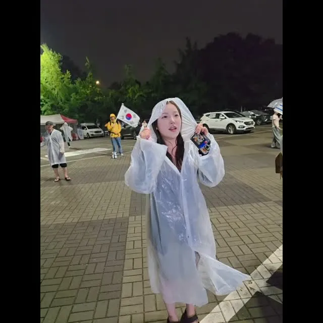 내 옆자리 메이트 올공샤우팅녀!!
얼마나 재선거하고 싶은건지 감도 안옴ㅋㅋㅋ
틈틈히 올공 마스코트급 권력 먼지 놀아주기
그녀를 보는 강쥐눈빛👀