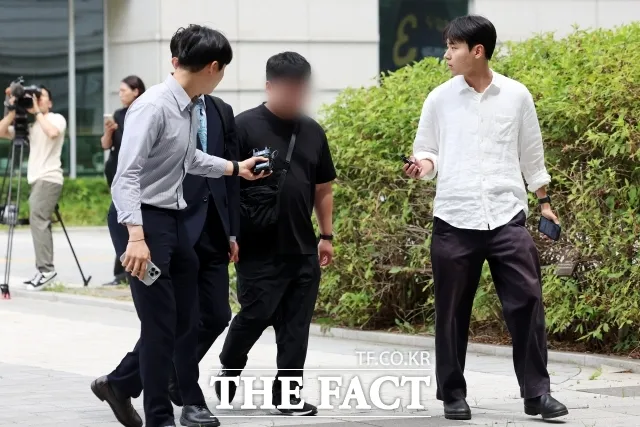 개표소 시위서 경찰관 폭행 20대 2명 구속영장 기각

선관위 직원이 경찰로 위장 주장증거 인멸하거나 도주할 염려 없어잠실 개표소 봉쇄 시위 초