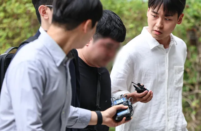 잠실 개표소 경찰 폭행 혐의 20대 2명 구속영장 기각

서울 송파구 올림픽공원 잠실개표소 봉쇄 시위 현장에서 경찰관을 폭행한 혐의를 받는 20