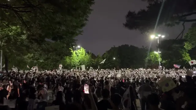 오늘 올림픽공원에서 
일어나는 일들을 보며 깨달았다.

우리가 할 수 있는 건 
평화로운 목소리를 내는 것 뿐이지만, 

이것이 가장 강력한 무