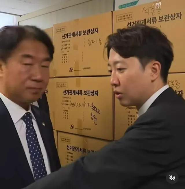 준석아! 
부정선거 토론 했을때 부실선거이고, 증거가 없고, 부정선거라는 건은 법원에서 모두 인정하지 않았다며 음모론이라며 증거가 없으면 말 하