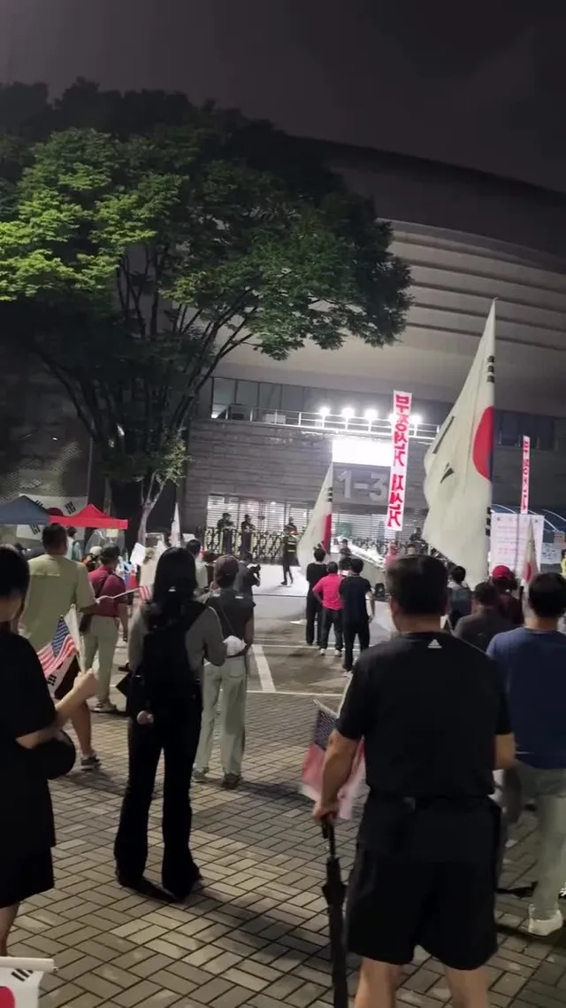 애국가 들으니까 또 눈물나네ㅠ
우리 절대 지치지말자
끝까지 간다… 우리나라 절대 지켜!!!🇰🇷