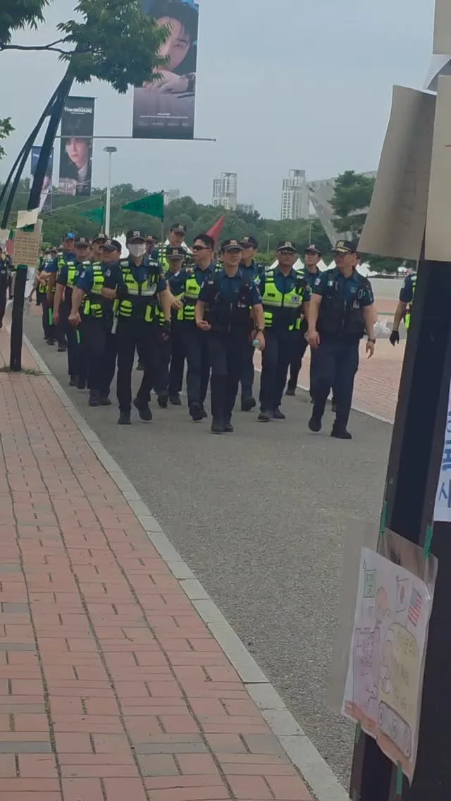 뭐가 그리 좋다고 웃는건지 같이 좀 알고싶다😁