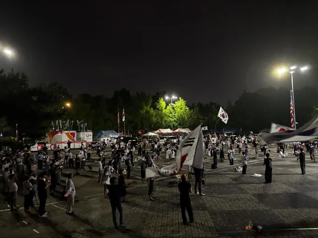 7.2 저녁 10시 많은 시민들과 함께 기도하며
나라를 위해 테극기를 들었다!!