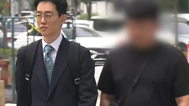'잠실 개표소 경찰 폭행' 20대 2명 구속영장 기각

서울동부지방법원은 오늘(2일) 잠실 개표소 봉쇄 시위 첫날, 경찰관을 폭행한 혐의를 받는