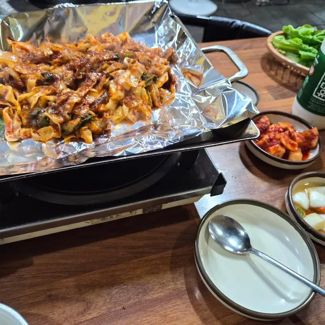 옆테이블에서 여자 우파는 귀하다고 사주셨다
#우파는 돈이란다 👌
#나도 참정권 주장했다가 극우 프레임 씌워진 사람인데ㅎㅎ　　
#살쪄~ 나는 귀